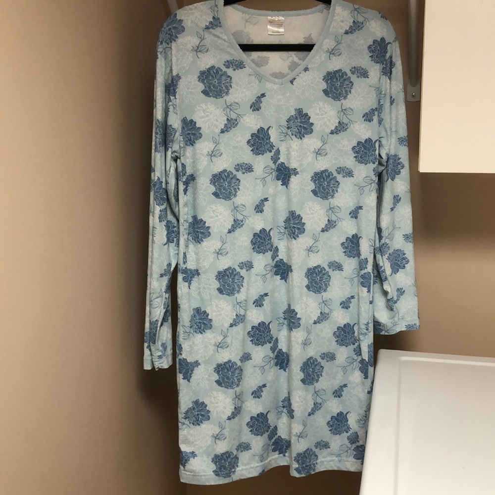 👕 2/14$ 👕So so soft night shirt